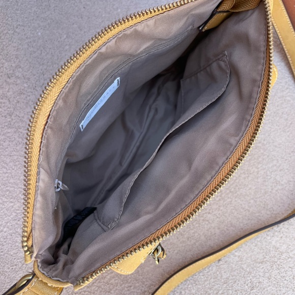 Magnolia Grace Allie Multi-pocket Crossbody Bag in Mustard color - Stitch Fix - Picture 6 of 7